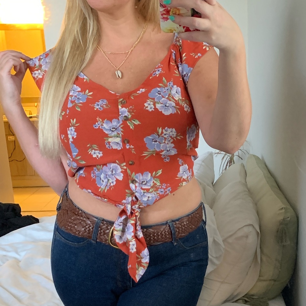 American Eagle Crop Top - Floral Button Down Cap Shoulder - Tie